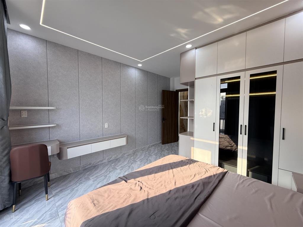 Bán nhà giá rẻ q12, đường 10m, 4x17 5 tầng full nội thất chỉ 6.x tỷ tl