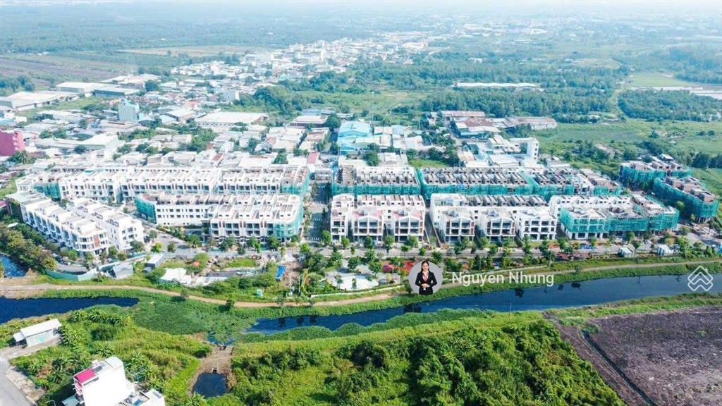 Bán nhà biệt thự tại the meadow bình chánh, giá siêu hời chỉ với 10,5 tỷ, 105m2