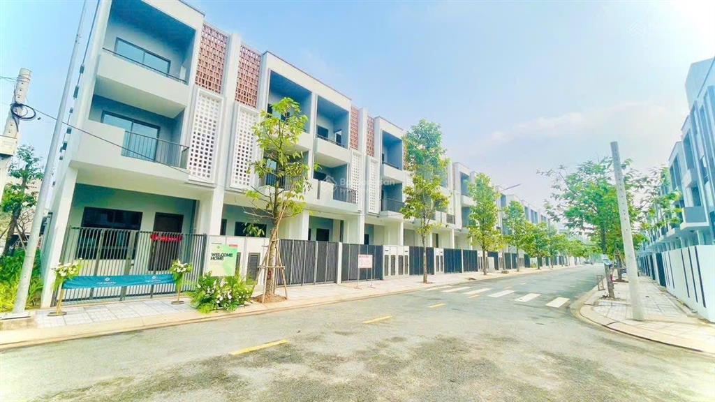 Mua trực tiếp cđt  the meadow  thanh toán 20% sở hữu ngay căn nhà phố dt 105m2 giá 11 tỷ