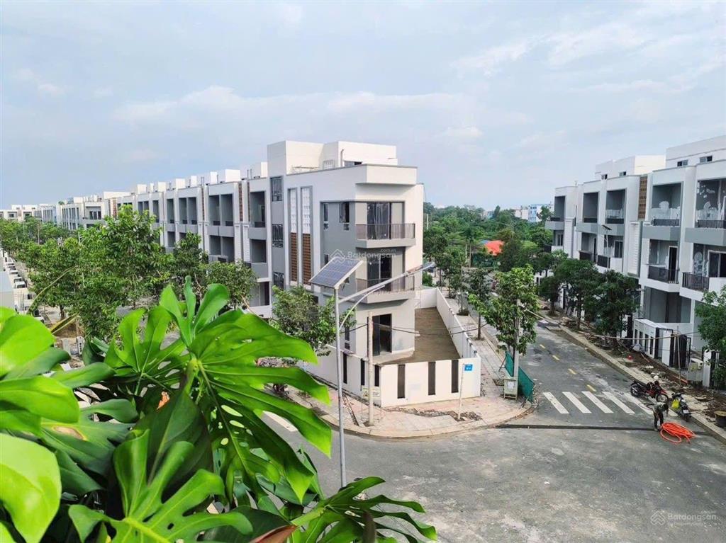 Mua trực tiếp cđt  the meadow  thanh toán 20% sở hữu ngay căn nhà phố dt 105m2 giá 11 tỷ