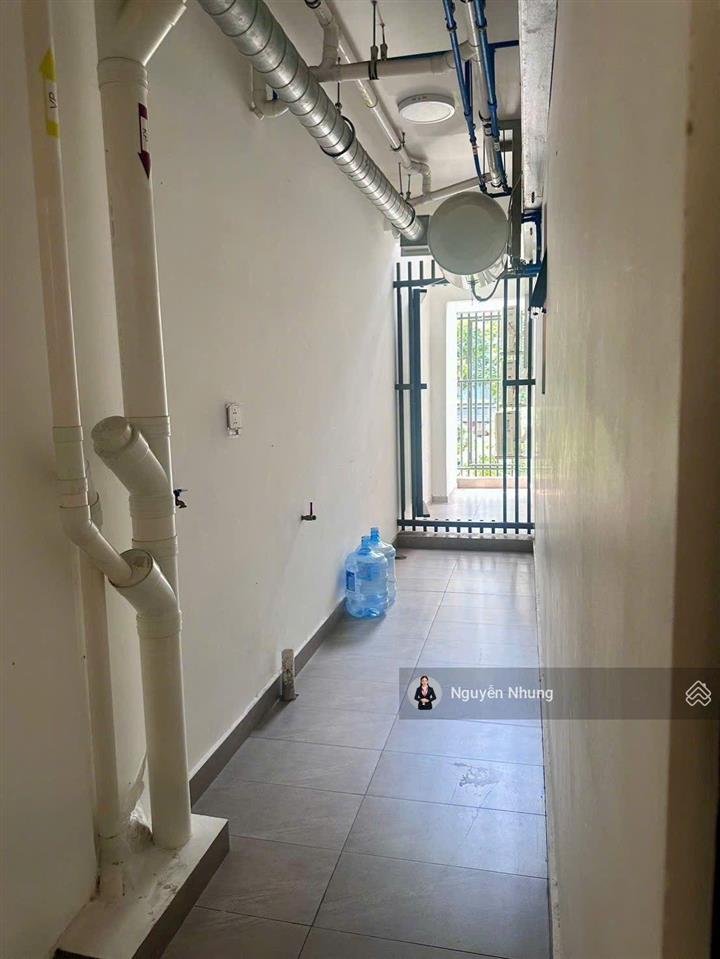 Chính chủ cần bán lại căn hộ có xe hơi chạy lên tận nhà  dt 167m2, tk 2pn + 2wc!  0968 903 ***