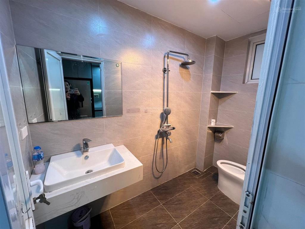 Bán nhà tập thể ngõ 68 quan nhân, cầu giấy, ô tô đỗ cầu thang, 68m², 2 ngủ, giá chào hơn 4 tỷ