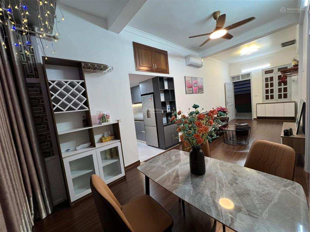 Bán nhà tập thể ngõ 68 quan nhân, cầu giấy, ô tô đỗ cầu thang, 68m², 2 ngủ, giá chào hơn 4 tỷ