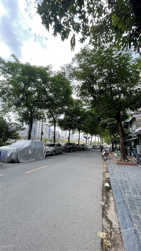 Giá siêu tốt,bán nhà quan hoacầu giấy,ngõ thông kinh doanh,ôtô đỗ cửa,cách phố 30m giá chỉ hơn9tỷ