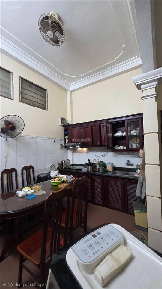 Giá siêu tốt,bán nhà quan hoacầu giấy,ngõ thông kinh doanh,ôtô đỗ cửa,cách phố 30m giá chỉ hơn9tỷ