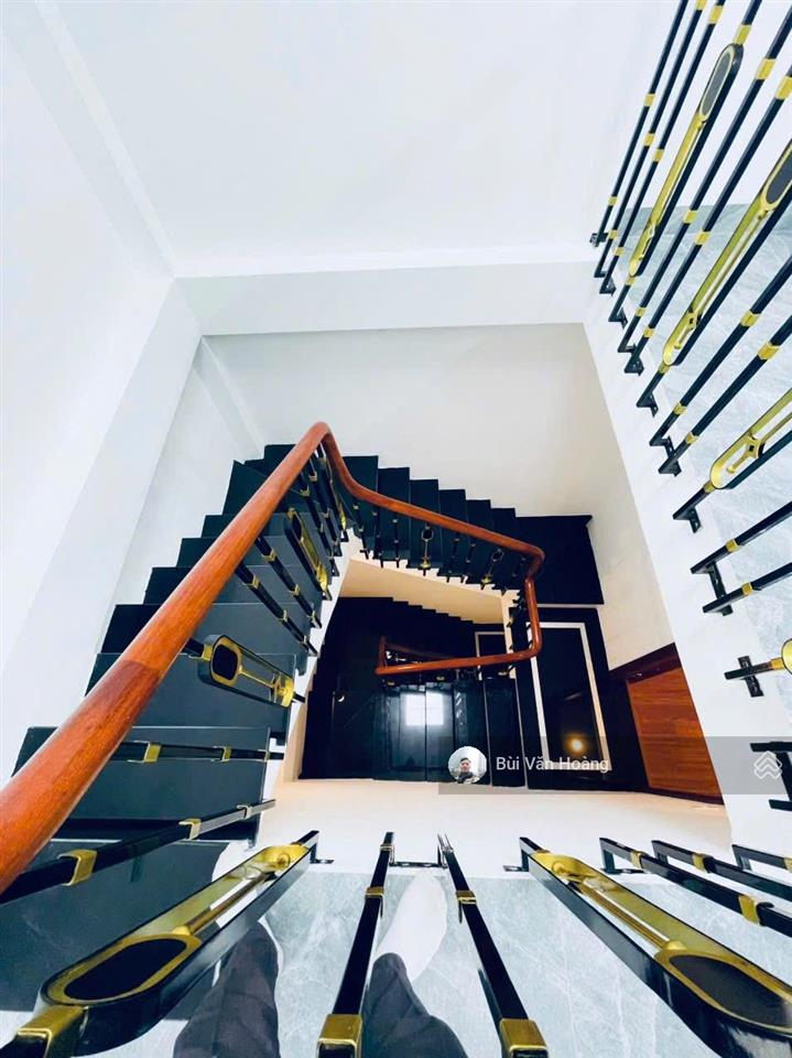 Bán nhà phố quan hoa, ngõ thông kinh doanh, ô tô đỗ cửa, cách phố 20m, 39m2 x 5 tầng, giá 9,5 tỷ