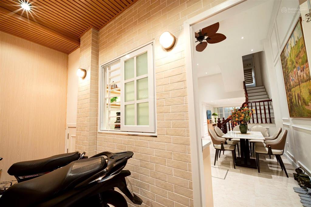 Kim mã, lõi ba đình  ô tô đỗ cửa  2 mặt ngõ, 3 thoáng  nhà đẹp full nt ở luôn  giá hơn 15 tỷ