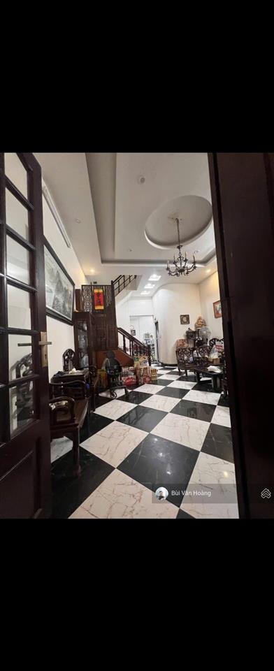 Bán nhà giá đầu tư hoàng quốc việt  cầu giấy 93m2 4 tầng, ô tô đỗ cửa, giá 21 tỷ có bớt