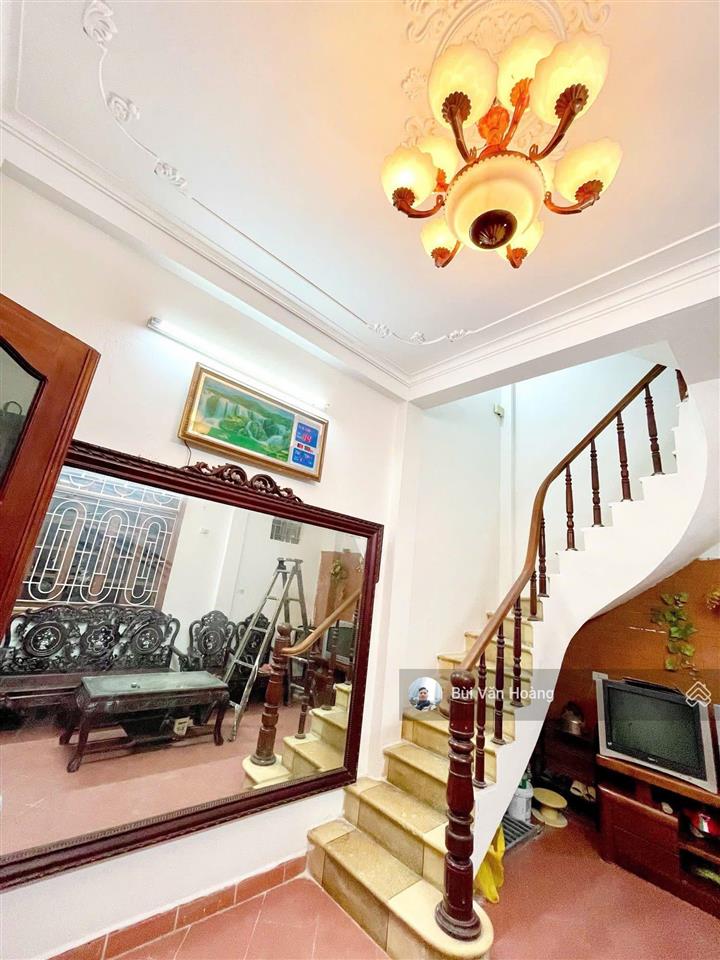 Nhà lô góc 30m2, 5 tầng, 3 ngủ gần hồ linh quang, đống đa, giá 6,5 tỷ