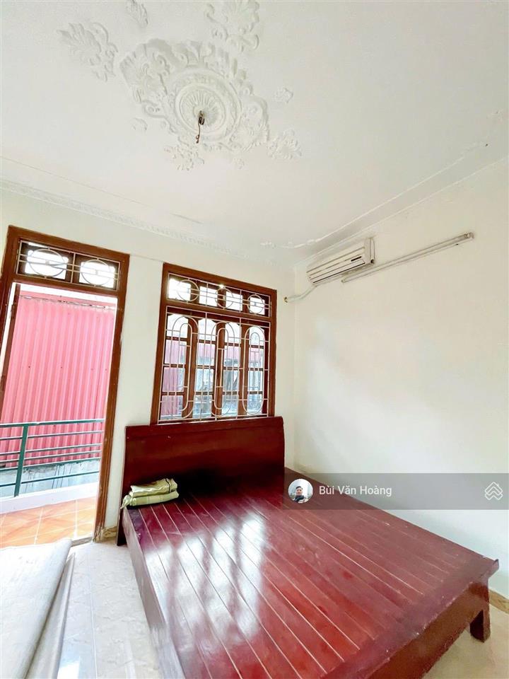 Nhà lô góc 30m2, 5 tầng, 3 ngủ gần hồ linh quang, đống đa, giá 6,5 tỷ