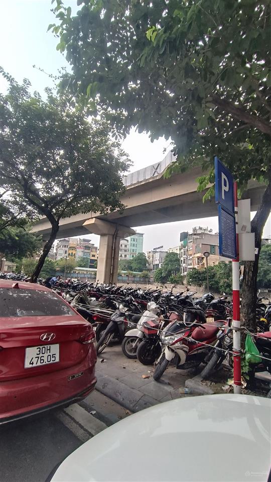 Nhà mặt phố hào nam, quận đống đa đối diện ga cát linh, 105m2, 5 tầng, giá hơn 400tr/m2