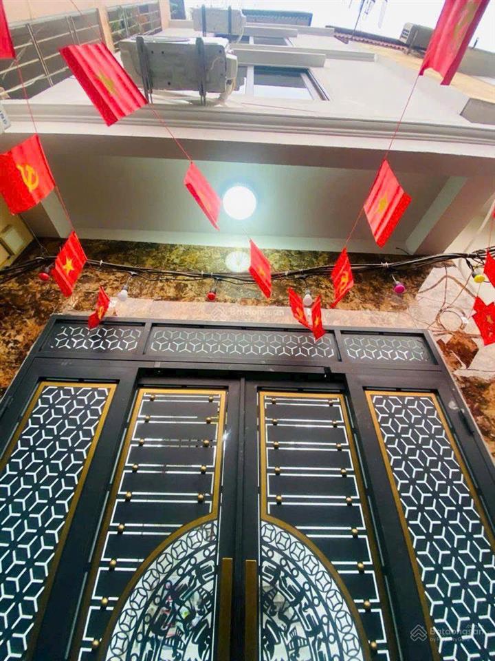 Nhà gốc đề minh khai 28m 4 tầng 3pn, ngõ thông, ô tô cách 60m, 5,8 tỷ