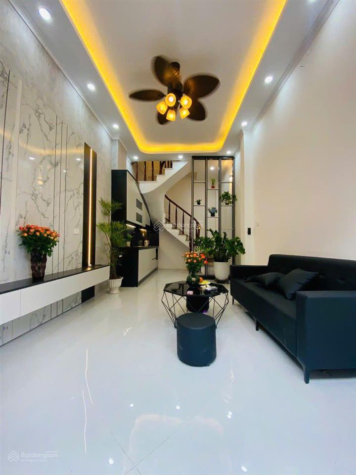 Nhà gốc đề minh khai 28m 4 tầng 3pn, ngõ thông, ô tô cách 60m, 5,8 tỷ