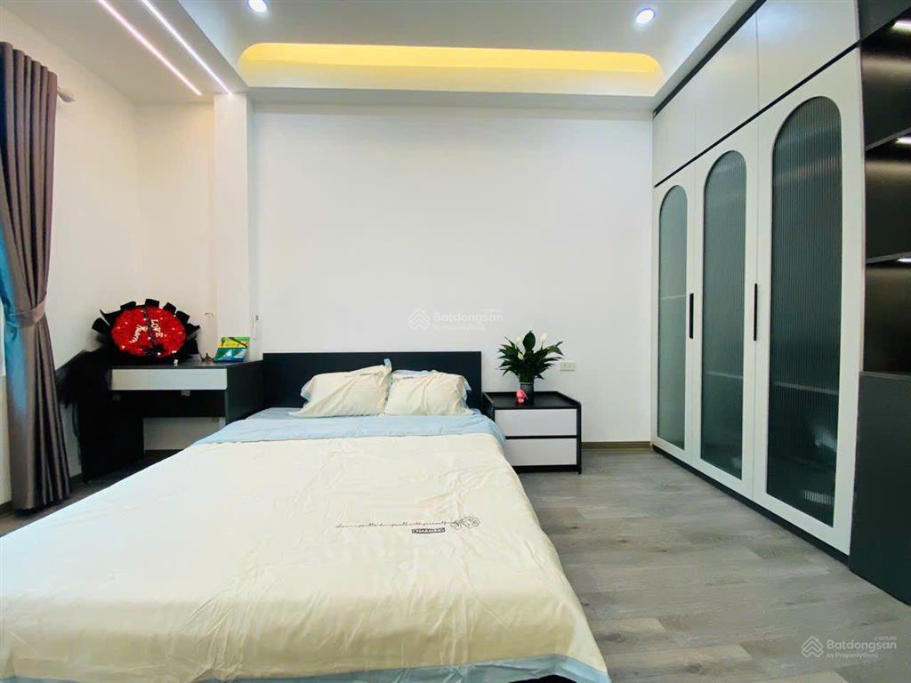 Nhà gốc đề minh khai 28m 4 tầng 3pn, ngõ thông, ô tô cách 60m, 5,8 tỷ