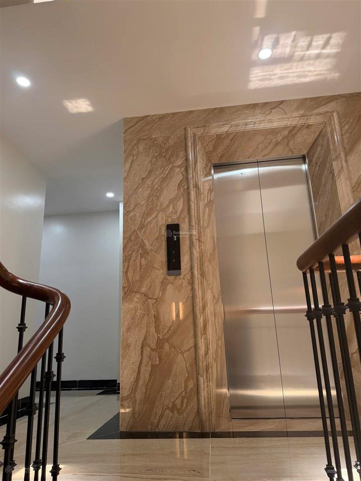 Chính chủ bán nhà phố vĩnh tuy, hai bà trưng, hà nội. 100m, 8 tầng, giá chỉ hơn 300tr/m2