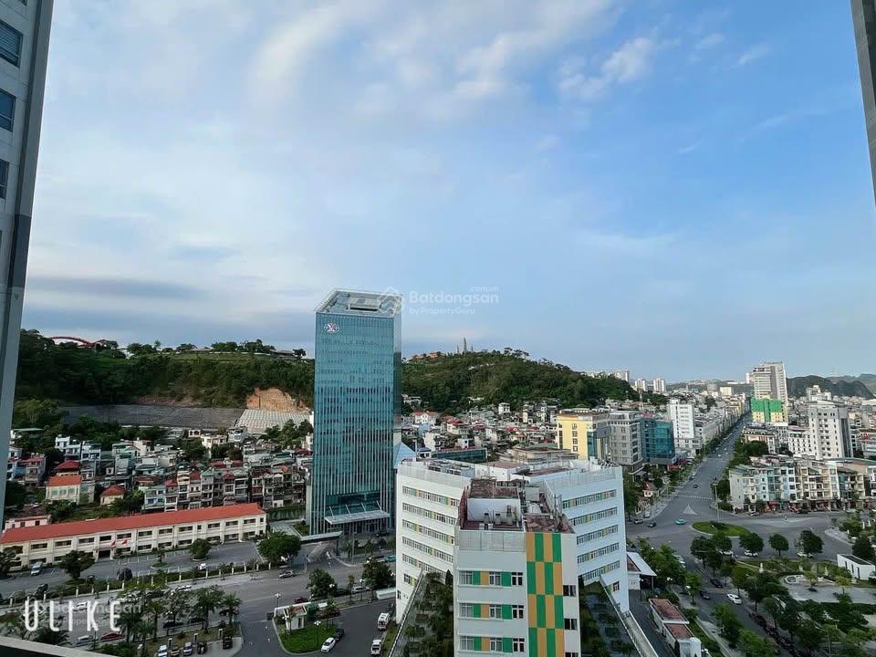Bán căn hộ đầy đủ nội thất 2 ngủ 1 vệ sinh tầng cao view thoáng thành phố