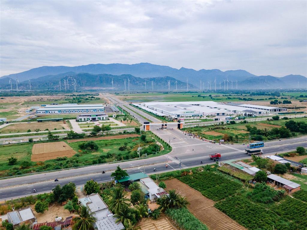 Bán đất xây dựng nhà máy chỉ 2.8 triệu/m2. đất công nghiệp có đủ sổ đỏ và giấy tờ sẵn sản xuất
