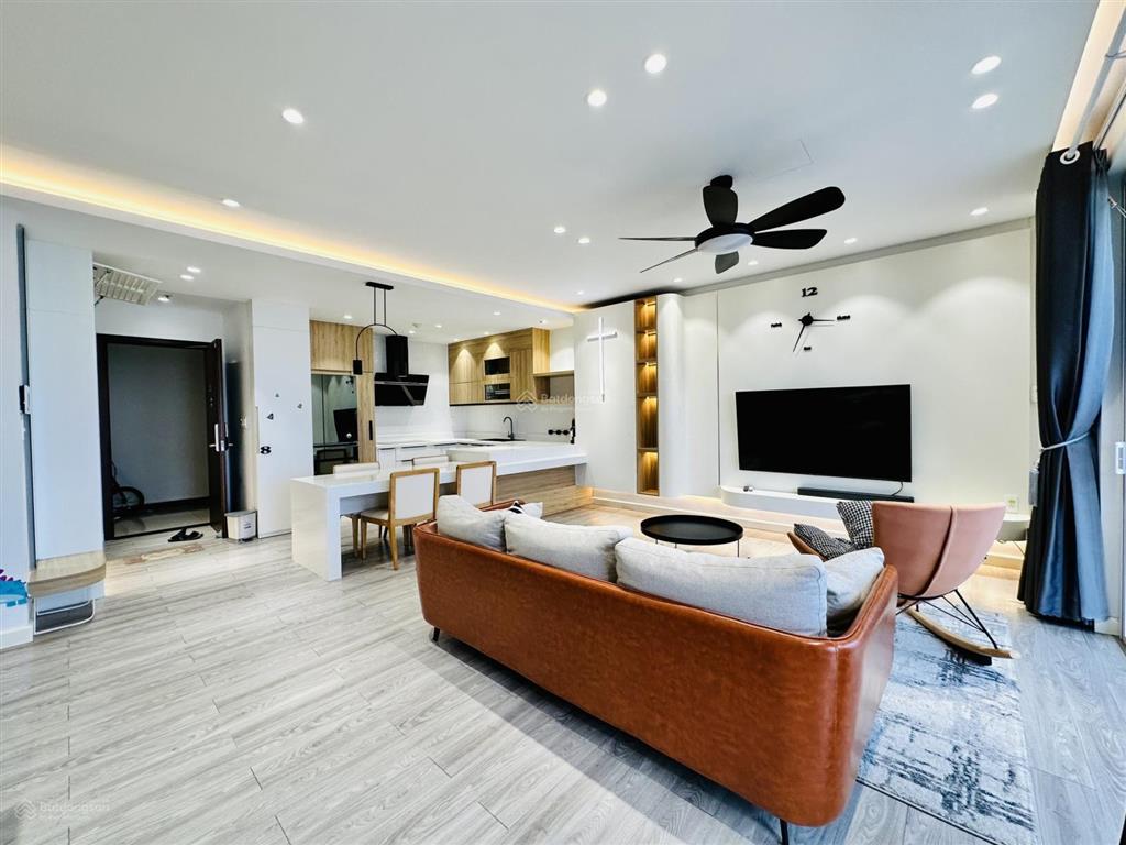Bán nhanh căn hộ 2pn full nt 80m2 giá siêu rẻ 5 tỷ 500  phổ quang  sky center