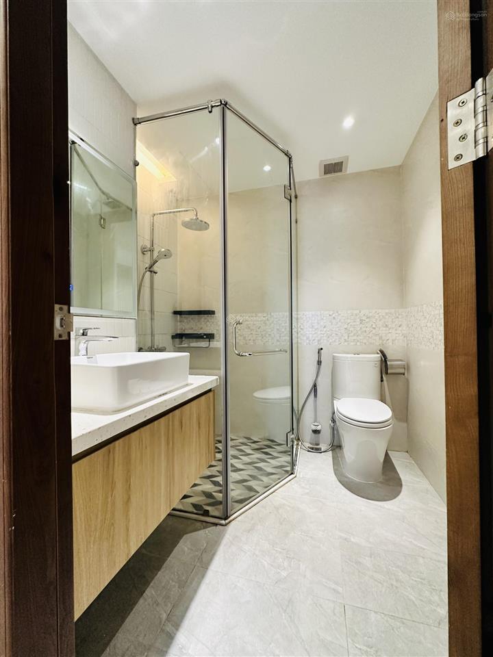 Bán nhanh căn hộ 2pn full nt 80m2 giá siêu rẻ 5 tỷ 500  phổ quang  sky center