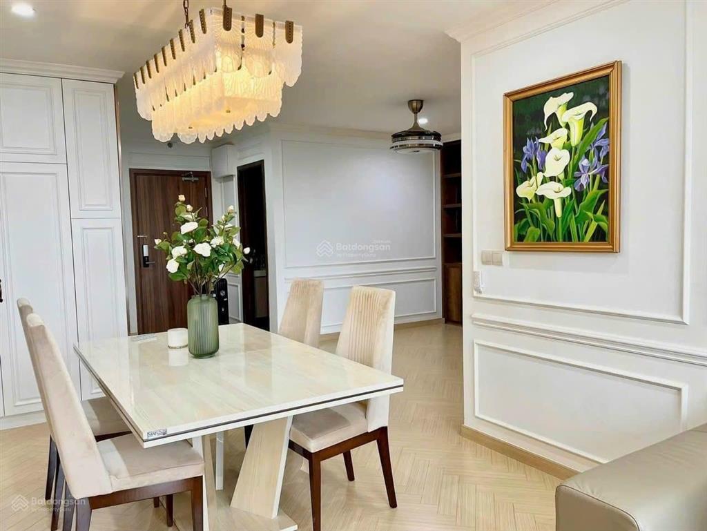 Cho thuê gấp chcc 74m2 2pn giá siêu rẻ 15tr/tháng gần sân bay ở sky center, phổ quang