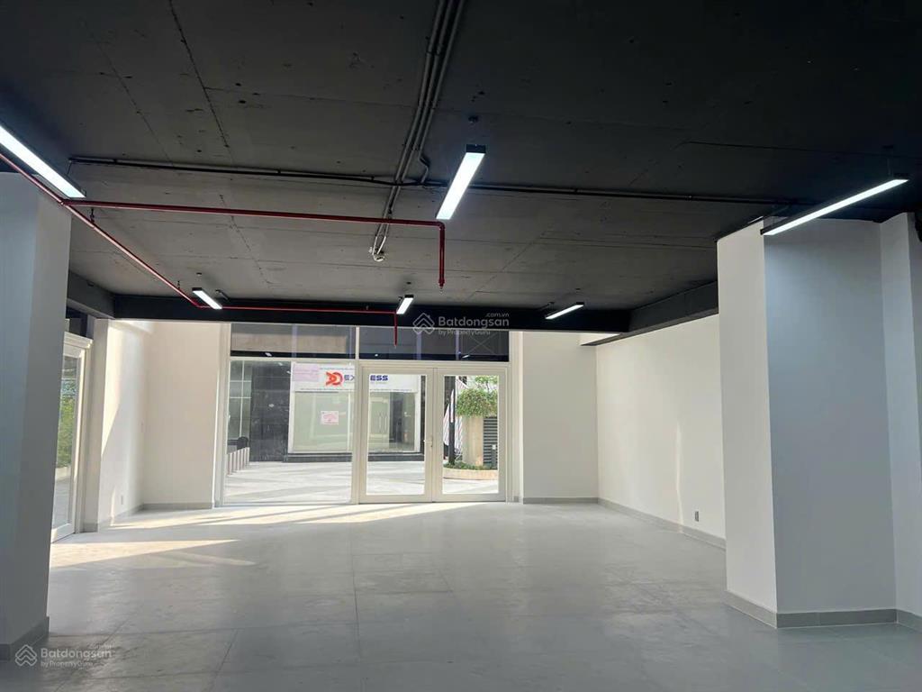 Cho thuê gấp shophouse mặt trước sky center  phổ quang, 70m2  10tr/tháng,  0934 121 ***