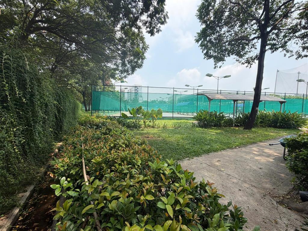 Cho thuê 1.000m2 mặt bằng sân vườn kinh doanh cafe trong clb thể thao celadon lớn nhất tân phú