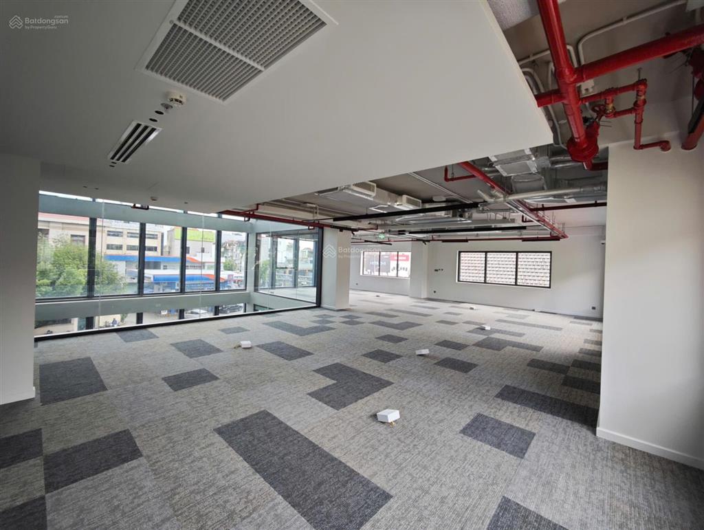 Toà nhà mặt tiền hơn 3.700m2  công năng 3 tầng hầm, trần cao 5m  số 83 nguyễn văn trỗi, phú nhuận