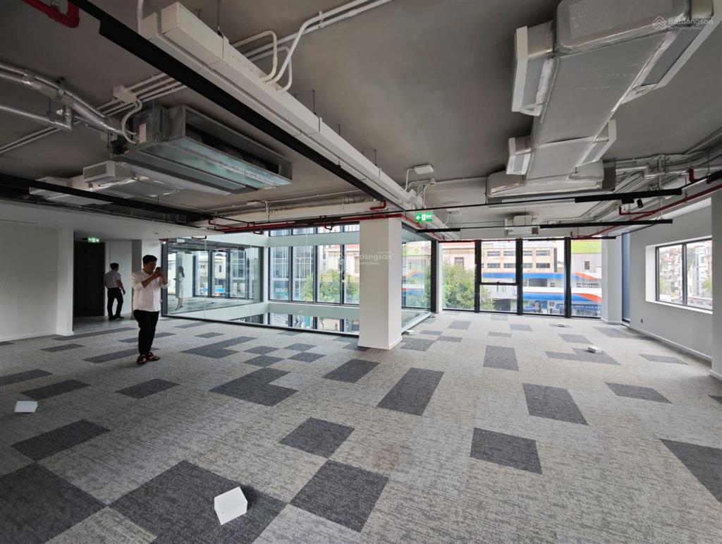 Toà nhà mặt tiền hơn 3.700m2  công năng 3 tầng hầm, trần cao 5m  số 83 nguyễn văn trỗi, phú nhuận