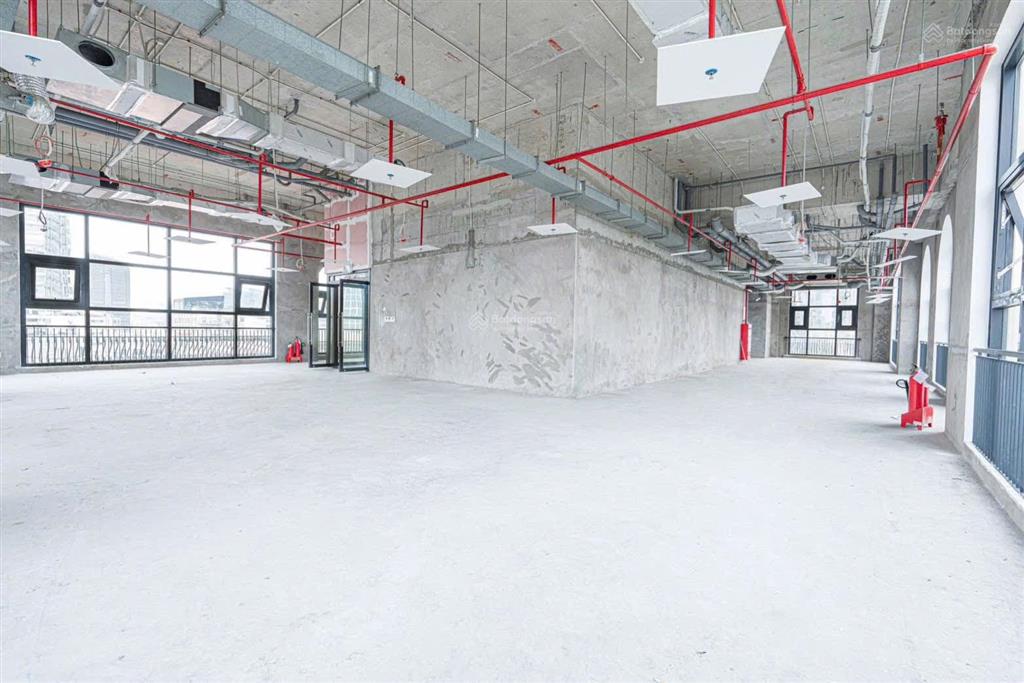 Building mặt tiền sử dụng hơn 3.300m2  4 thang máy  số 39 võ văn kiệt, quận 1