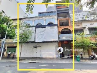 Ngang 17m  sử dụng hơn 1.700m2  gần nhà hát thành phố  mặt tiền 51 đồng khởi, quận 1