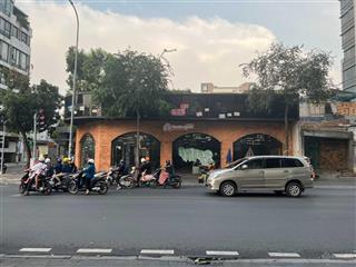 Góc 2 mặt tiền ngang 40m  hơn 1,600m2 sàn sử dụng  số 145 hai bà trưng, quận 1 !!!