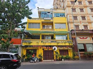 Mặt tiền ngang 12m  sử dụng hơn 3800m2  trống suốt vị trí tốt  số 10a kỳ đồng, quận 3.!!!