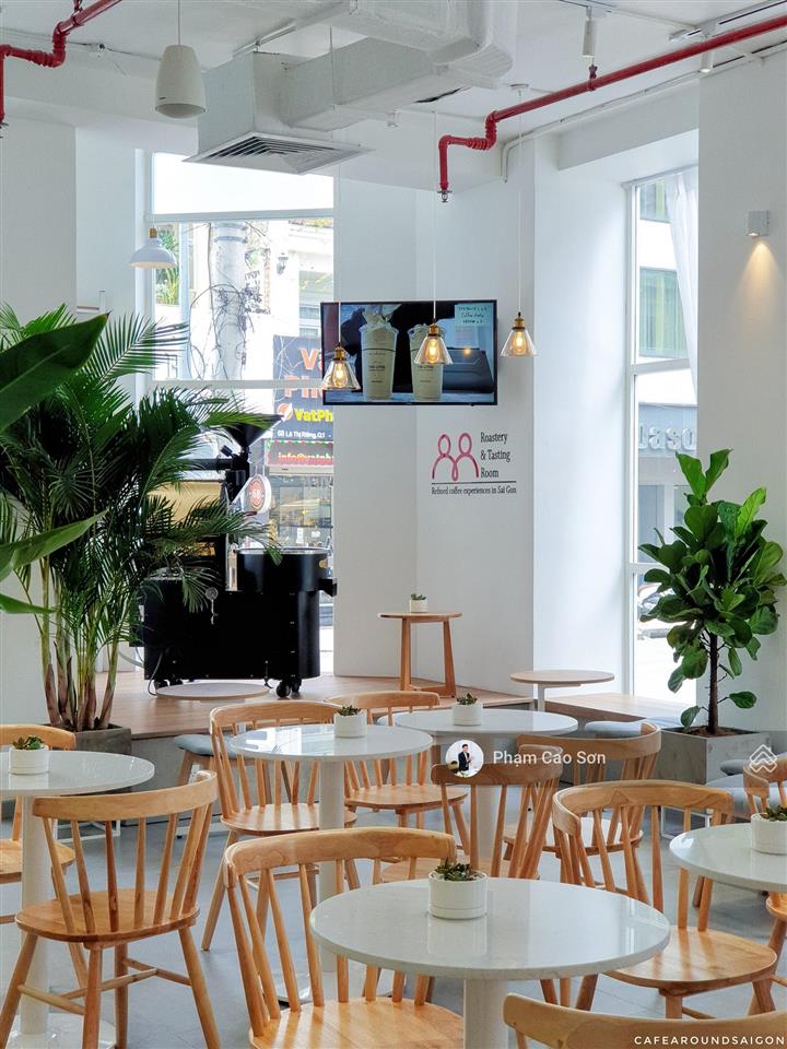 Góc 2 mặt tiền ngang 18m  sử dụng hơn 320m2  số 48 lê thị riêng, quận 1