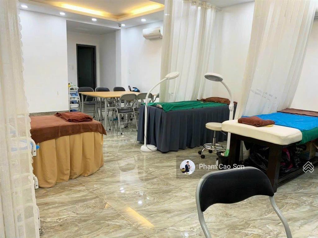 Toà nhà ngang 7m, sử dụng hơn 1.000m2  đối diện co.opmart cống quỳnh số 20d bùi thị xuân, quận 1