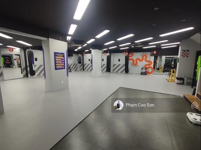 Ngang 14m độ nhận diện cao  sử dụng 600m2 số 274 huỳnh văn bánh, quận phú nhuận!!!