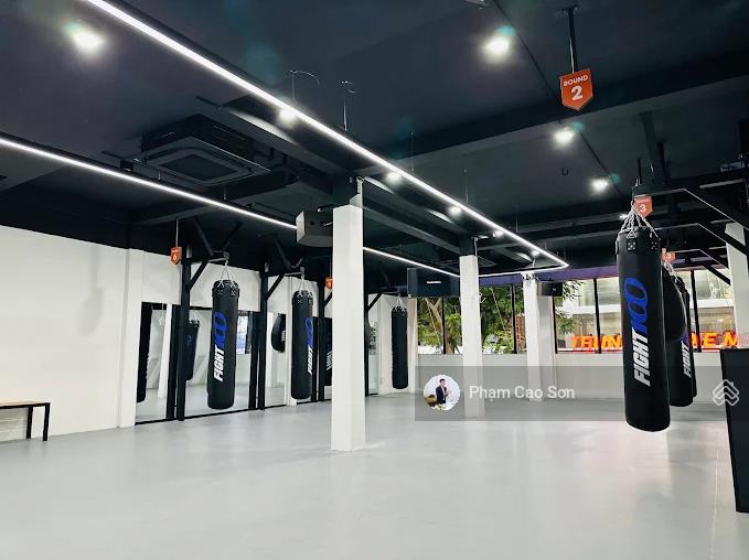 Ngang 14m độ nhận diện cao  sử dụng 600m2 số 274 huỳnh văn bánh, quận phú nhuận!!!