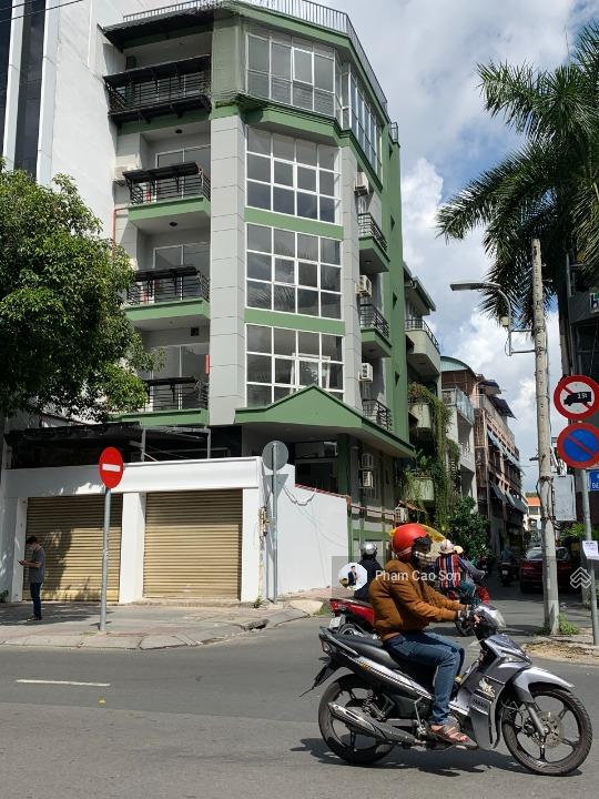 Góc 2 mặt tiền ngang 7m hơn 700m2 sử dụng  số 114 điện biên phủ, quận 1 !!!