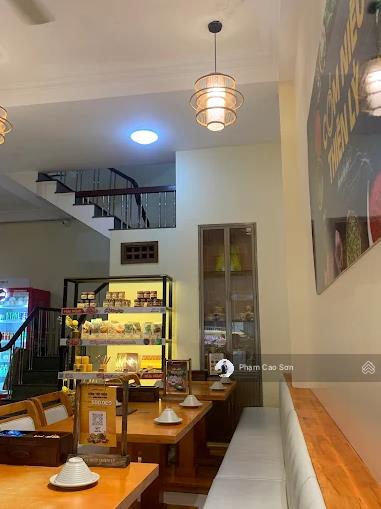 Ngang 8m, hơn 300m2, có sân đỗ xe nguyên căn 252 cô bắc, quận 1