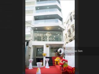 Mặt tiền ngang 7m, hơn 400m2  trống suốt có thang máy  số 114 đặng dung, quận 1..!!!