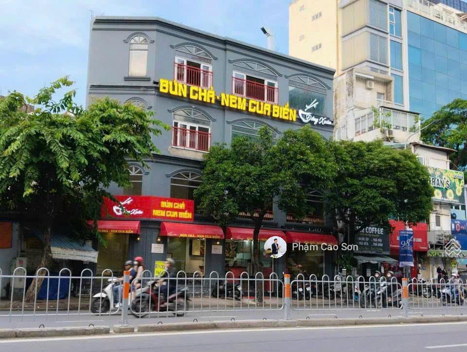 Ngang 15m, gần nowzone  nhà mặt tiền 103bis nguyễn văn cừ, quận 1.!!