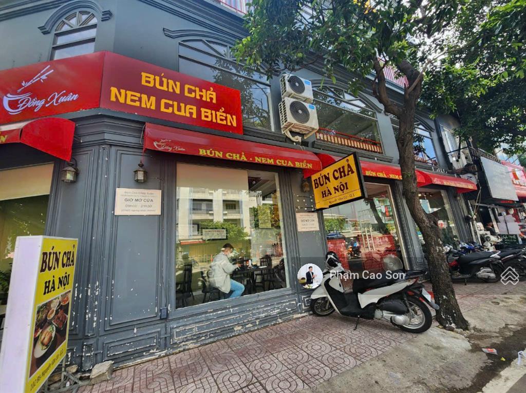 Ngang 15m, gần nowzone  nhà mặt tiền 103bis nguyễn văn cừ, quận 1.!!