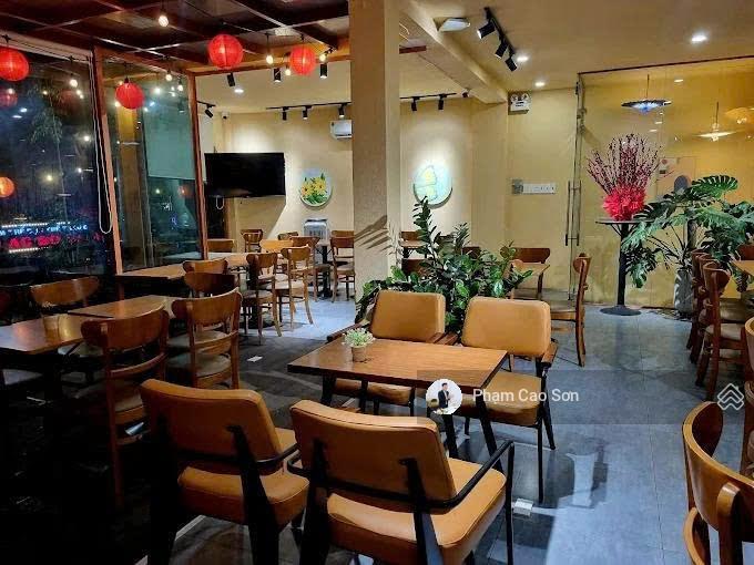 Góc 2 mặt tiền ngang 10m  hơn 200m2 sử dụng  số 123 đồng nai, quận 10.!