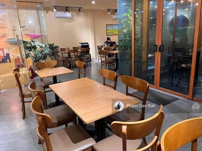 Góc 2 mặt tiền ngang 10m  hơn 200m2 sử dụng  số 123 đồng nai, quận 10.!