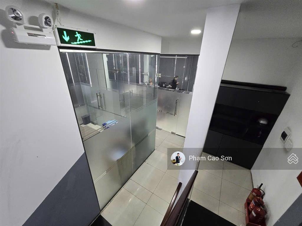 Góc 2 mặt tiền ngang 12m sử dụng hơn 300m2  số 506 đường 3 tháng 2, quận 10