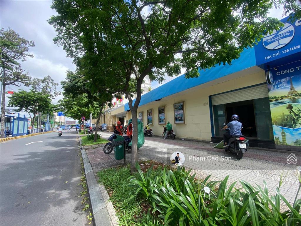 Mặt tiền lớn 30m  sử dụng hơn 1.000m²  đối diện chợ bến thành số 136 hàm nghi, quận 1 !