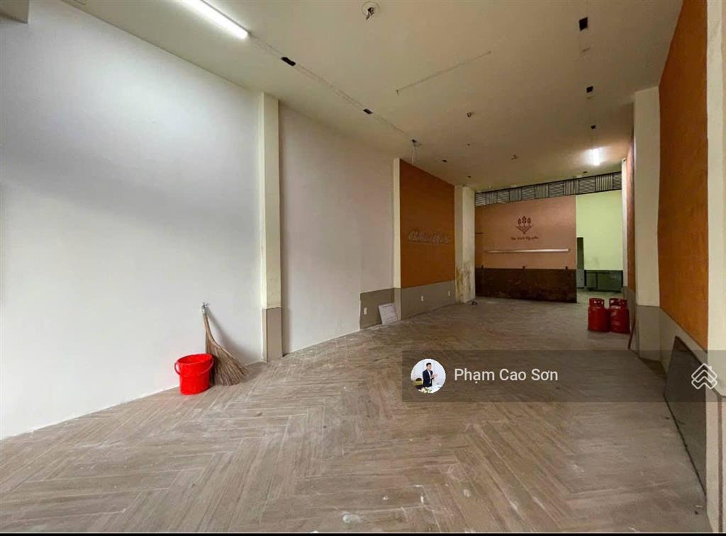 Mặt tiền ngang 8m  sử dụng hơn 900m²  số 11 ngô gia tự, quận 10