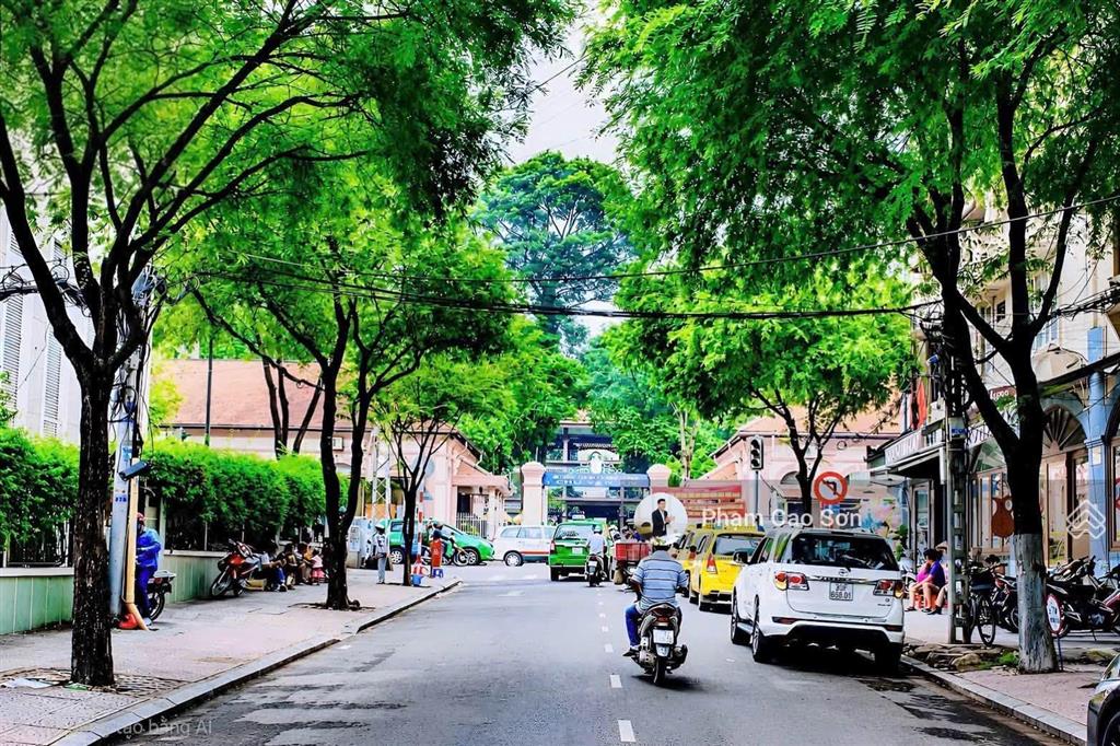 Ngang 8m  view vàng gần vincom đồng khởi  số 34 thái văn lung, quận 1