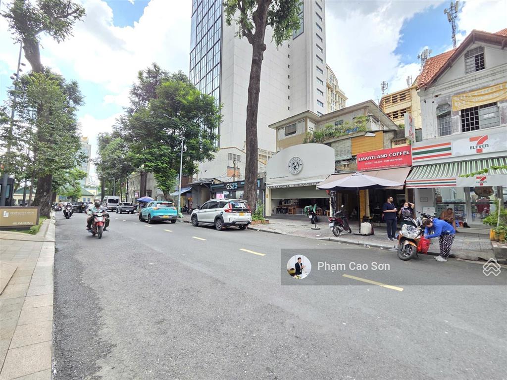 Ngang 7m, ngay nhà thờ đức bà  trống suốt  số 20a lê văn hưu, quận 1!