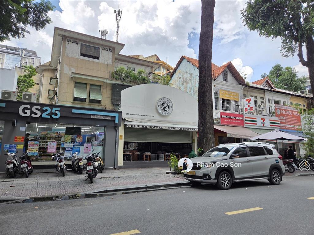 Ngang 7m, ngay nhà thờ đức bà  trống suốt  số 20a lê văn hưu, quận 1!