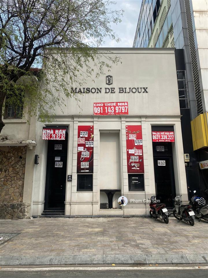 Ngang 9m  sử dụng hơn 300m²  nằm ngay công trường mê linh  số 2c thi sách, quận 1